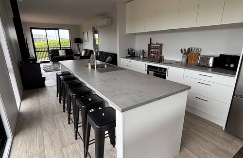 Raglan House | Bring the family to Raglan! Close to the beach with stunning mountain views!