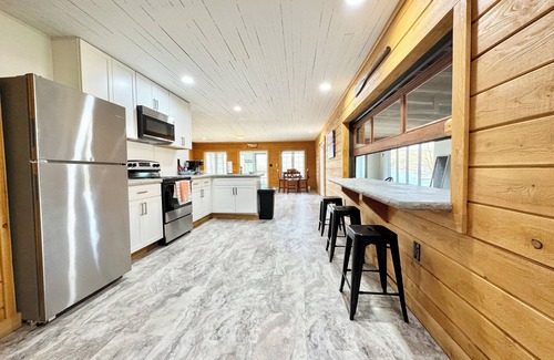 Stoneboro Cabin | Bring your boat and make wonderful memories at this beautiful lakefront cottage!