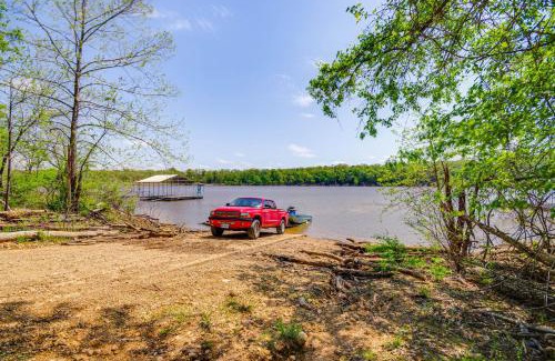 Urbana House | Bring Your Boat Cabin with Lake Access in Halfway
