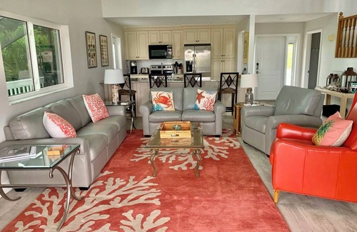 Del Sega Condo | Bring Your Boat! Enjoy waterfront living in this Sanibel-Captiva vacation.
