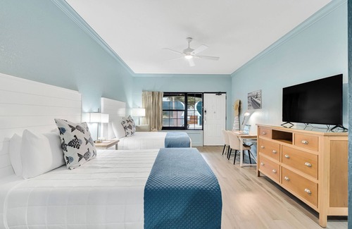 Crystal Beach Hotel | Bring Your Family to the Beach! 2 Queen Beds at Beachside Inn Hotel.