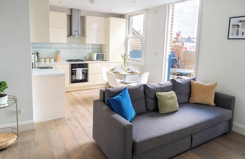 Ferndale Apartment | Brixton/2Bed Flat/PrivateTerrace/Tv/Wifi