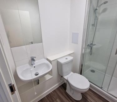 Coldharbour House | Brixton Village Flat- Private En-suite double bedroom