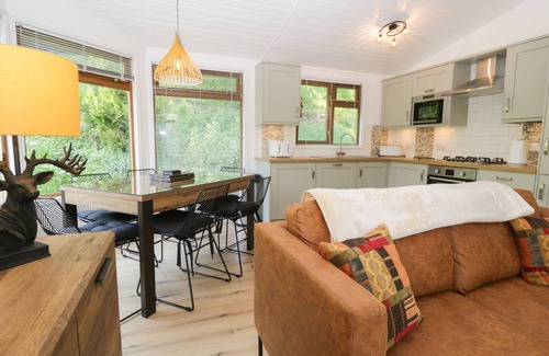 Troutbeck Cottage | BROAD OAK LODGE, family friendly, with hot tub in Windermere