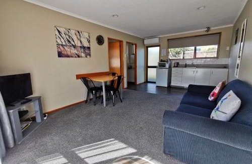 Cheviot Hotel | Broadview Motel