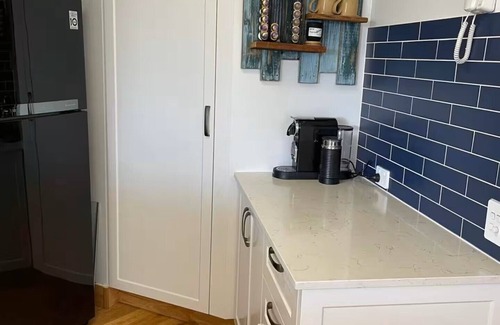 Labrador Apartment | Broadwater Views, Secure Parking - 2 BDR Family sized, Long or Short stays