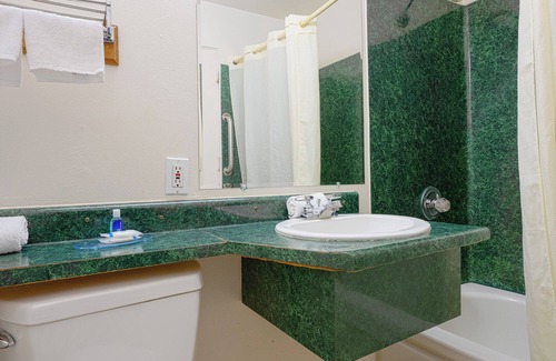Lloyd District Hotel | Broadway Inn