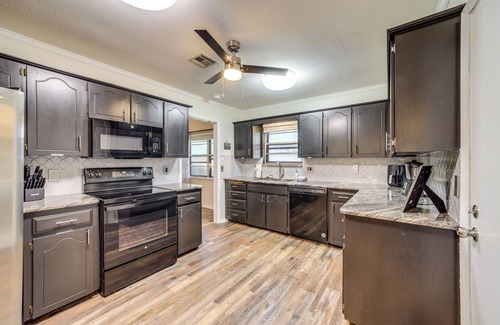 Broken Arrow House | Broken Arrow Home: Family-Friendly Amenities!