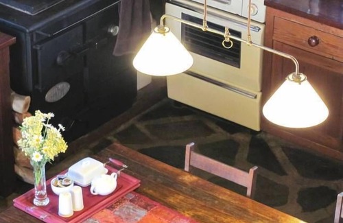 Freeling Cottage | Broken Gum Country Retreat - 150 acres of beautiful bush and countryside