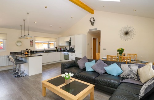 Otterburn Cottage | BROKEN-SKY LODGE, pet friendly, with hot tub in Otterburn