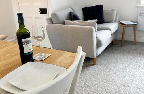Penrhyndeudraeth House | Bron Eryri - Our Cosy House opposite the entrance to Portmeirion!