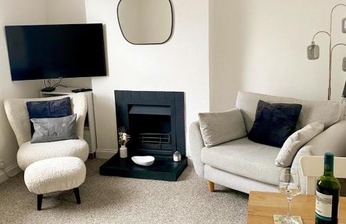 Penrhyndeudraeth House | Bron Eryri - Our Cosy House opposite the entrance to Portmeirion!