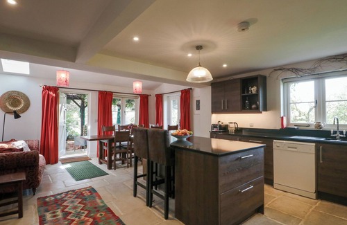 Sturminster Newton Cottage | BROOK COTTAGE, family friendly, with open fire in Sturminster Newton