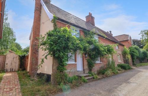 Peasenhall House | Brook Cottage