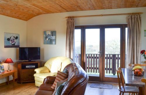 Penybont House | Brook View - Hw7477