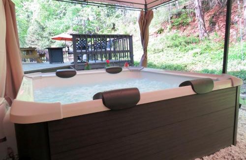 Brookfield House | Brookfield Lakeside Oasis