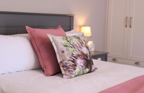 Heldervue Apartment | Brookshill - Protea suite