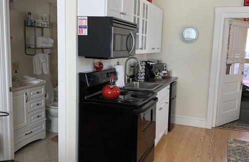 Berkeley Springs Cottage | Brookside Cottage is a beautiful open concept doll house stay for two.
