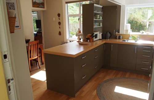 Dunedin Cottage | Brookside cottage is a charming, cosy, cottage