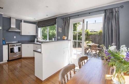 Nelson Cottage | Brookville Cottage - Secluded Nelson Central Location