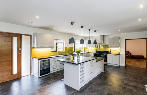 Lloc House | BROOKWAY LODGE, pet friendly, country holiday cottage in Caerwys