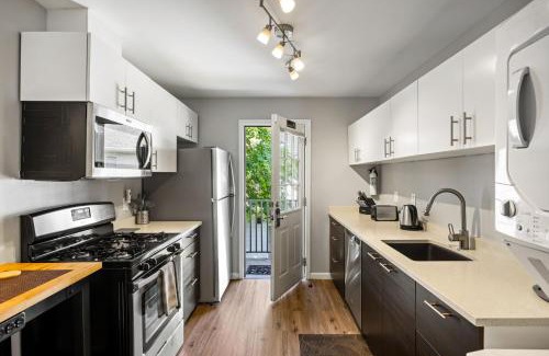 Brookwood Apartment | Brookwood Courtyard by BCA Furnished Apartments