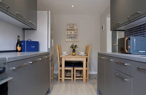 Rhyd-y-clafdy Cottage | Broom Cottage Close To The Beach & Pwllheli Marina