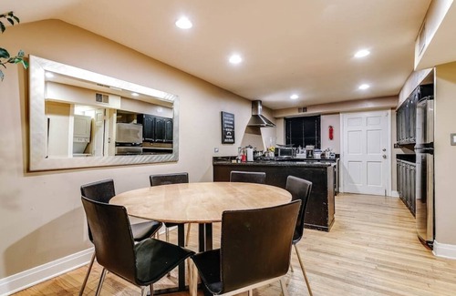 Gold Coast Apartment | Brownstone in Gold Coast
