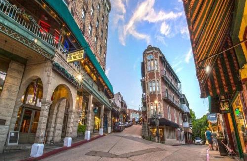 Eureka Springs Historic District Apartment | Brownstone Penthouse Suite Patio Walk to Downtown