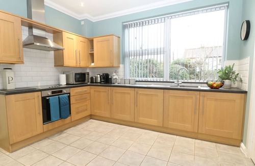 Brundall House | BRUNDALL HOUSE, pet friendly, with a garden in Brundall