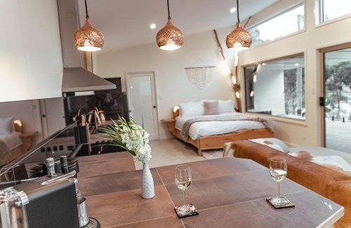 Adventure Bay Villa | Bruny Island Oceanfront Luxe Cabin with Spa