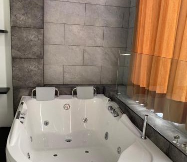 Santo Domingo de los Colorados Hotel | BRYSS HOTEL