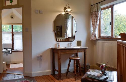 Mold House | Bryn Dedwydd Cottage
