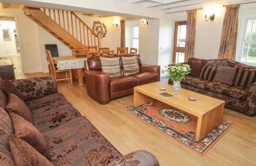 Pentre-Foelas House | Bryn Dedwydd Farmhouse