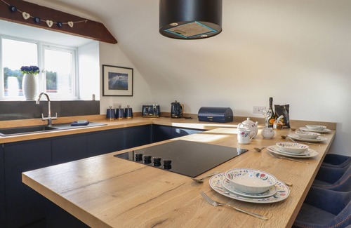 Llanegryn Cottage | BRYN EGLWYS COTTAGE, pet friendly, character holiday cottage in Tywyn