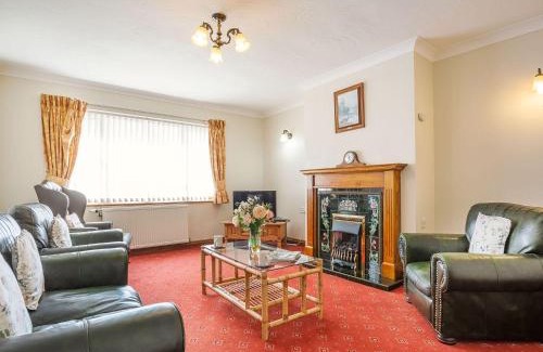 Llanfor House | Bryn Llan