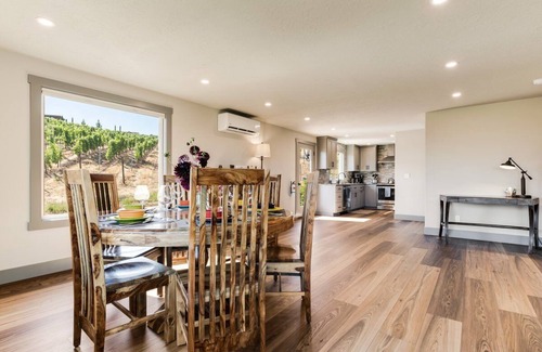 Salem House | Bryn Mawr Vineyards Gatehouse: Newly Remodeled Home on the Vineyard
