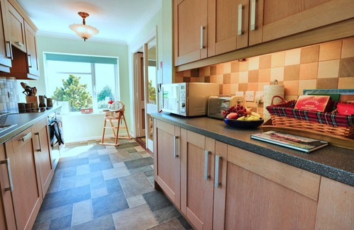 Ault Hucknall Cottage | Bryn Tor: historic market town of Bolsover