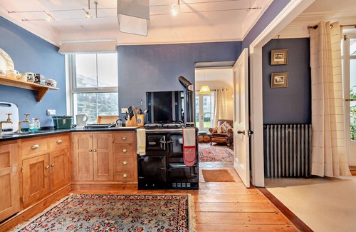 Aberaeron House | Brynamlwg - Three Bedroom House, Sleeps 6