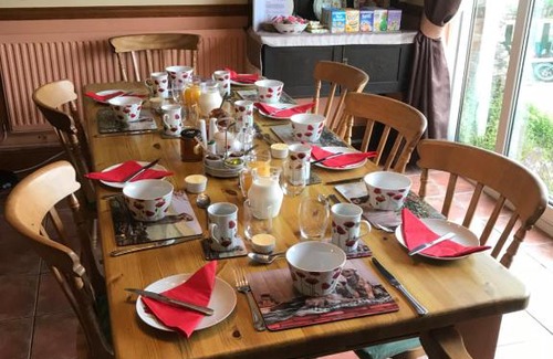 Pontlliw and Tircoed Bed & Breakfast | Brynawel Farm B&B