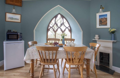 Garndolbenmaen Cottage | BRYNKIR TOWER, pet friendly, with open fire in Garndolbenmaen