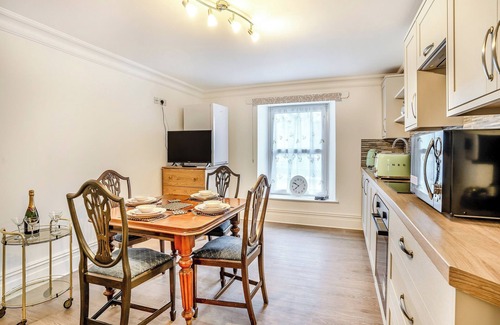 Felinfach Cottage | Brynog Mansion Apartment