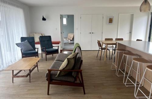 Waihi Beach House | Bubbles Bach-dog friendly, close to beach & shops!