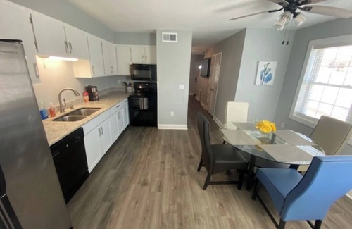 North Charleston House | Bubbly Chateau in Park Circle Perfect for Travelers that want to Socialize