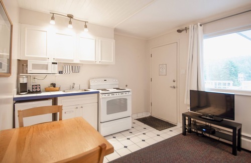 Regional District of Nanaimo Hotel | Buccaneer Inn