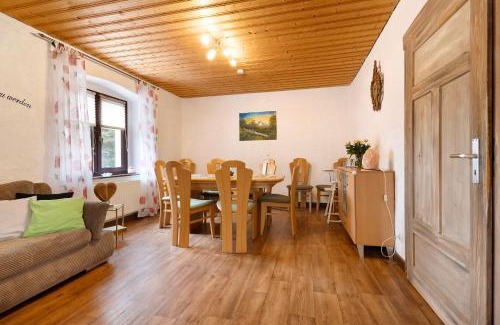 Kirchenlamitz Apartment | Buchhaus Vier - Erdgeschoss