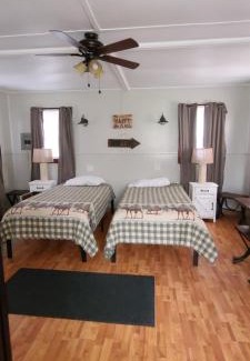 Hillsboro House | Buck N Rutt