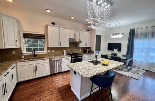 Buckhead House | Buckhead fenced N Gated Ensuited 6BD,8bath Estate, 5mins to shopping.Sleeps 12