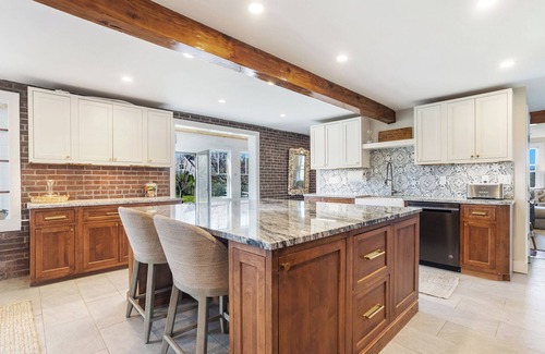 West of Town House | Bucolic charming 4-bedroom. Great location, short drive to Town and beaches.