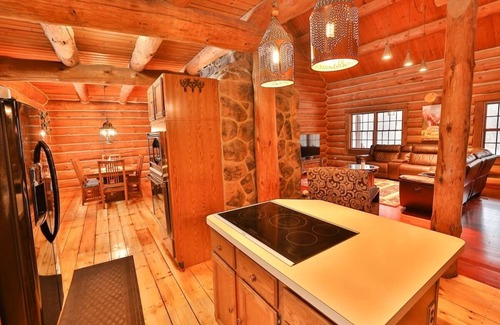 Canton House | Bud's Paradise- A beautiful cabin in the woods!